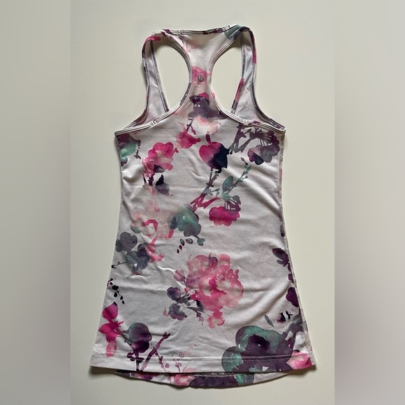 Lululemon Cool Racerback
Blurred Blossoms Multi Colour - Picture 2 of 5